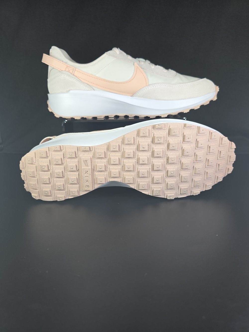 Women's Nike Waffle Debut Sneakers
Size: Women's 10 - Picture 8 of 11